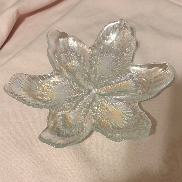 Akcamglass Other - Iridescent Glass Flower Appetizer Plate